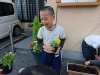 お花の苗植え１